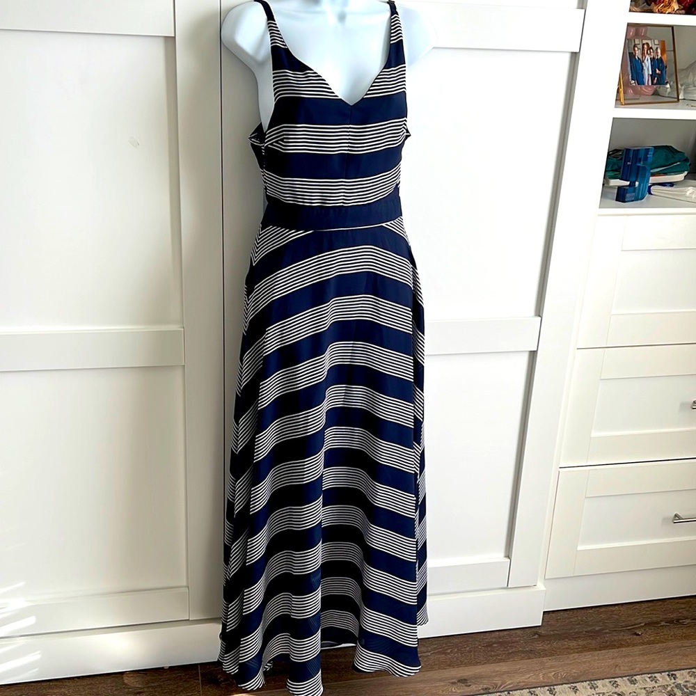 Bloomingdale’s lucyparis navy white maxi dress / S